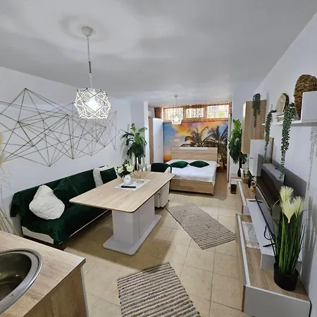 Apartman Tropical Chic For Two, Basement Escape By Flat Mаnager *