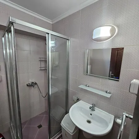 Tropical Chic For Two, Basement Escape By Flat Mаnager Apartman Ravda