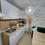Tropical Chic For Two, Basement Escape By Flat Mаnager * Rawda