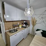 Tropical Chic For Two, Basement Escape By Flat Mаnager Rawda