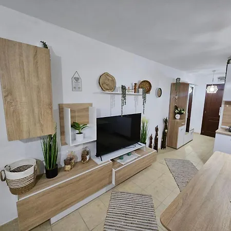Apartman Tropical Chic For Two, Basement Escape By Flat Mаnager *
