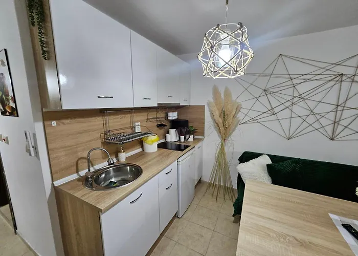 Tropical Chic For Two, Basement Escape By Flat Mаnager * Rawda